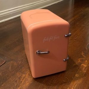 Mini Fridge via fabfitfun (pink)